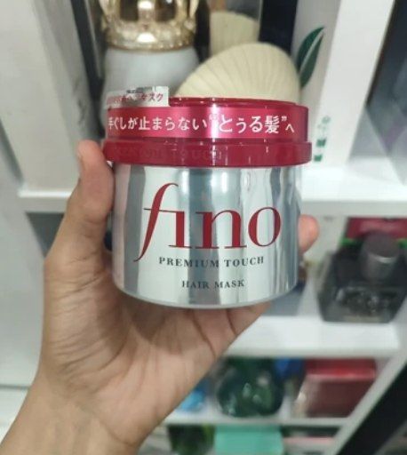 ماسک مو فینو (fino) اصل ژاپن  توضیحات محصول : نفوذ عمیق در ریشه مو  رطوبت رسانی فوری  تغذیه و تقویت کننده مو   صاف و براق کننده مو   نرم کننده و رفع خشکی و زبری   افزایش دوام رنگ مو  کنترل شکستگی مو   احیا و ترمیم مو   افزایش مقاومت مو
