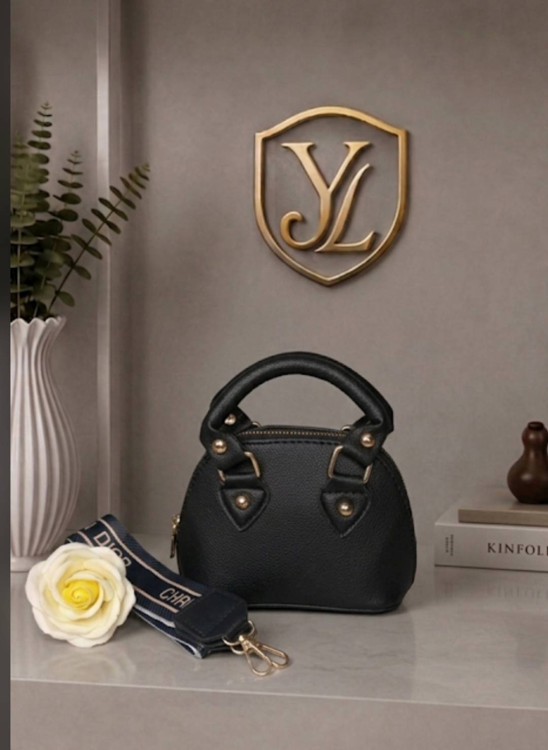 🆔 شناسه: `42` 💎 نام:  ** مینی بگ اورانوس 😍 **  🦋 جنس: چرم وارداتی 📏 💎گوگولی‌ترین کیف اسپرت و فانتزی که این روزها همه‌جا باهاش می‌درخشی! ✨ 🦋 بند پهن چاپی، شیک و خوش‌استایل 🦋 آستردار با کیفیت 🦋 زیپ و یراق درجه یک 🦋 ابعاد: ۱۸ × ۱۲ سانتیمتر (جمع‌وجور و بامزه)  ✅🚀 ارسال 7روز بعد ثبت  همراه همیشگی برای: ☕ کافه‌گردی 🛍 خریدهای روزمره 📸 استایل‌های فانتزی و دخترونه  🦋با اورانوس، همه‌جا خاص و متفاوتی! 😍 #مینی_بگ #کیف_اورانوس #کیف_اسپرت_فانتزی #کیف_دخترونه 🖌 رنگ بندی: مشکی 👨‍👩‍👧‍👦 سایزها: 00 💰