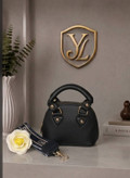 🆔 شناسه: `42` 💎 نام: ** مینی بگ اورانوس 😍 ** 🦋 جنس: چرم وارداتی 📏 💎گوگولیترین کیف اسپرت و فانتزی که این روزها همهجا باهاش میدرخشی! ✨ 🦋 بند پهن چاپی، شیک و خوشاستایل 🦋 آستردار با کیفیت 🦋 زیپ و یراق درجه یک 🦋 ابعاد: ۱۸ × ۱۲ سانتیمتر (جمعوجور و بامزه) ✅🚀 ارسال 7روز بعد ثبت همراه همیشگی برای: ☕ کافهگردی 🛍 خریدهای روزمره 📸 استایلهای فانتزی و دخترونه 🦋با اورانوس، همهجا خاص و متفاوتی! 😍 #مینی_بگ #کیف_اورانوس #کیف_اسپرت_فانتزی #کیف_دخترونه 🖌 رنگ بندی: مشکی 👨👩👧👦 سایزها: 00 💰
